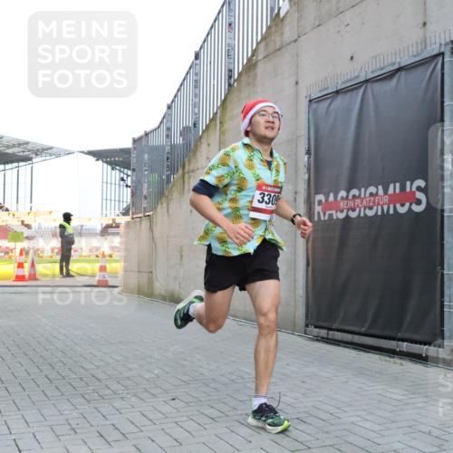 08.12.2024 - St. Pauli X-Mass-Run No. 14 H.Heesch http://msf.ph/oto/7487495 08.12.2024 09:51:38 Ziel 2, 1607, 3309, 2757, 3309 meine-sportfotos.de