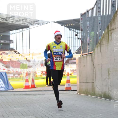 08.12.2024 - St. Pauli X-Mass-Run No. 14 H.Heesch http://msf.ph/oto/7487507 08.12.2024 09:51:42 Ziel 1607, 3309, 2757 meine-sportfotos.de