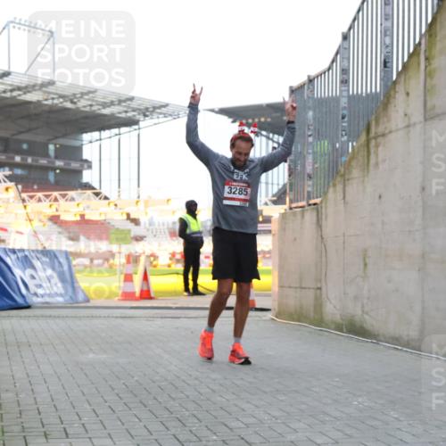 08.12.2024 - St. Pauli X-Mass-Run No. 14 H.Heesch http://msf.ph/oto/7487566 08.12.2024 09:51:59 Ziel 3285 meine-sportfotos.de