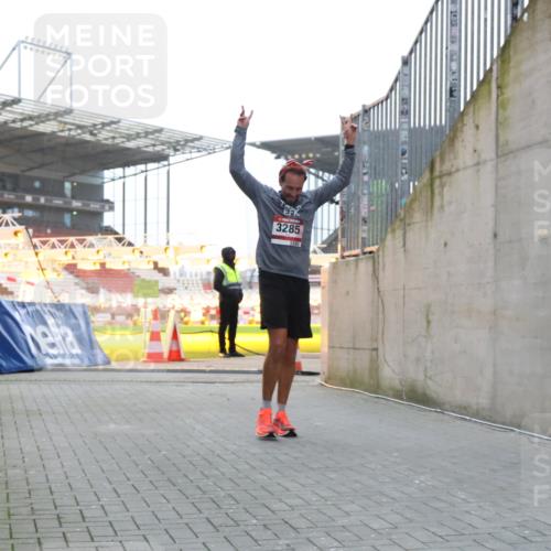 08.12.2024 - St. Pauli X-Mass-Run No. 14 H.Heesch http://msf.ph/oto/7487571 08.12.2024 09:52:00 Ziel 3285 meine-sportfotos.de