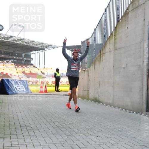08.12.2024 - St. Pauli X-Mass-Run No. 14 H.Heesch http://msf.ph/oto/7487581 08.12.2024 09:52:00 Ziel 3285 meine-sportfotos.de