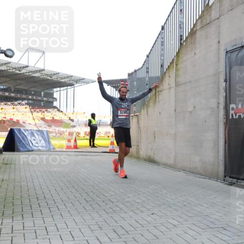 08.12.2024 - St. Pauli X-Mass-Run No. 14 H.Heesch http://msf.ph/oto/7487589 08.12.2024 09:52:00 Ziel 3285 meine-sportfotos.de