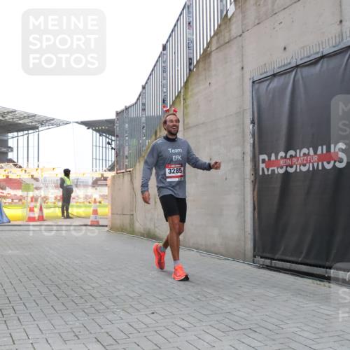 08.12.2024 - St. Pauli X-Mass-Run No. 14 H.Heesch http://msf.ph/oto/7487617 08.12.2024 09:52:01 Ziel 3285 meine-sportfotos.de