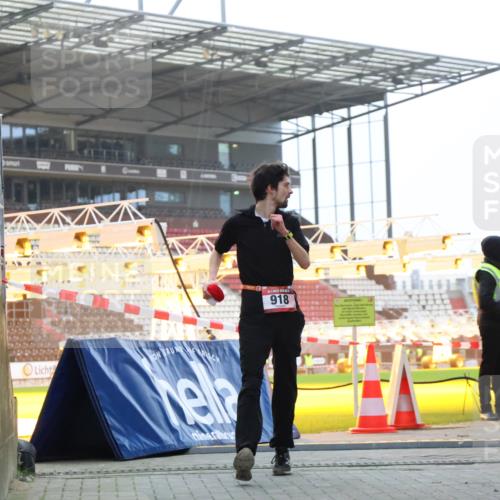 08.12.2024 - St. Pauli X-Mass-Run No. 14 H.Heesch http://msf.ph/oto/7487621 08.12.2024 09:52:07 Ziel 3285, 918, 2763 meine-sportfotos.de