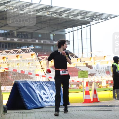 08.12.2024 - St. Pauli X-Mass-Run No. 14 H.Heesch http://msf.ph/oto/7487627 08.12.2024 09:52:07 Ziel 3285, 918, 2763 meine-sportfotos.de