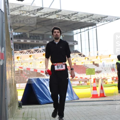 08.12.2024 - St. Pauli X-Mass-Run No. 14 H.Heesch http://msf.ph/oto/7487646 08.12.2024 09:52:09 Ziel 3285, 918, 2763 meine-sportfotos.de