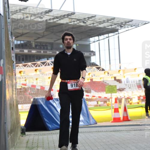08.12.2024 - St. Pauli X-Mass-Run No. 14 H.Heesch http://msf.ph/oto/7487664 08.12.2024 09:52:09 Ziel 3285, 918, 2763 meine-sportfotos.de