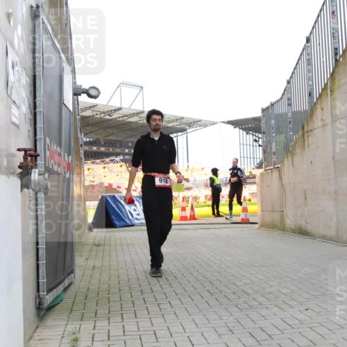 08.12.2024 - St. Pauli X-Mass-Run No. 14 H.Heesch http://msf.ph/oto/7487668 08.12.2024 09:52:10 Ziel 3285, 918, 2763 meine-sportfotos.de