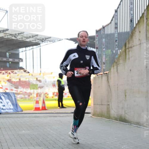 08.12.2024 - St. Pauli X-Mass-Run No. 14 H.Heesch http://msf.ph/oto/7487697 08.12.2024 09:52:13 Ziel 918, 2763, 3285, 36, 918, 2763 meine-sportfotos.de