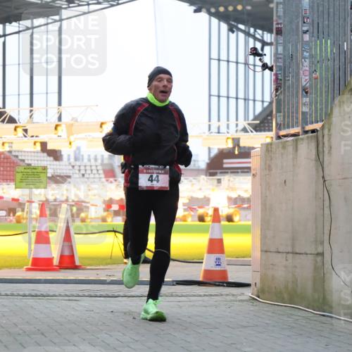 08.12.2024 - St. Pauli X-Mass-Run No. 14 H.Heesch http://msf.ph/oto/7487731 08.12.2024 09:52:25 Ziel 36, 918, 2763, 44, 1921 meine-sportfotos.de
