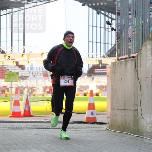 08.12.2024 - St. Pauli X-Mass-Run No. 14 H.Heesch http://msf.ph/oto/7487738 08.12.2024 09:52:25 Ziel 36, 918, 2763, 44, 1921 meine-sportfotos.de
