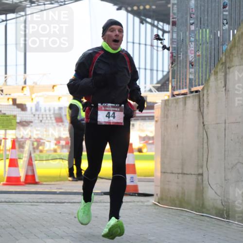 08.12.2024 - St. Pauli X-Mass-Run No. 14 H.Heesch http://msf.ph/oto/7487743 08.12.2024 09:52:26 Ziel 36, 44, 2763, 44, 1921 meine-sportfotos.de
