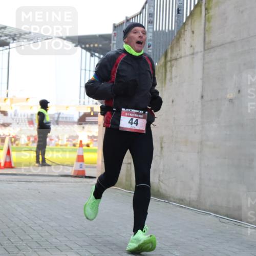 08.12.2024 - St. Pauli X-Mass-Run No. 14 H.Heesch http://msf.ph/oto/7487771 08.12.2024 09:52:26 Ziel 36, 44, 2763, 44, 1921 meine-sportfotos.de