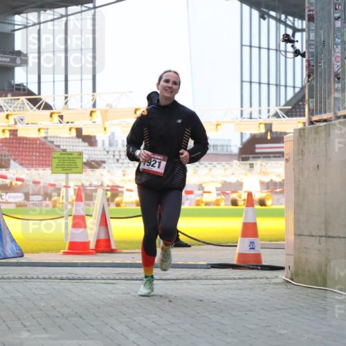 08.12.2024 - St. Pauli X-Mass-Run No. 14 H.Heesch http://msf.ph/oto/7487783 08.12.2024 09:52:30 Ziel 36, 44, 1921 meine-sportfotos.de