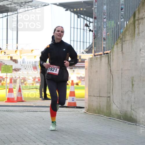 08.12.2024 - St. Pauli X-Mass-Run No. 14 H.Heesch http://msf.ph/oto/7487801 08.12.2024 09:52:31 Ziel 36, 44, 1921 meine-sportfotos.de