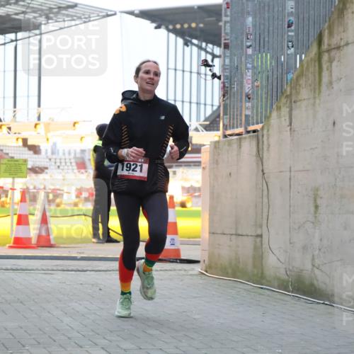 08.12.2024 - St. Pauli X-Mass-Run No. 14 H.Heesch http://msf.ph/oto/7487807 08.12.2024 09:52:31 Ziel 36, 44, 1921 meine-sportfotos.de