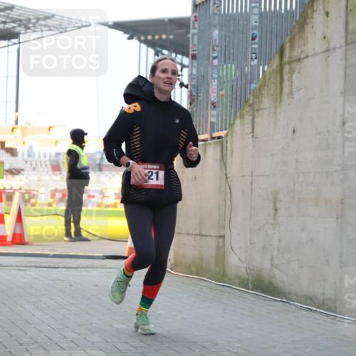 08.12.2024 - St. Pauli X-Mass-Run No. 14 H.Heesch http://msf.ph/oto/7487818 08.12.2024 09:52:31 Ziel 36, 44, 1921 meine-sportfotos.de