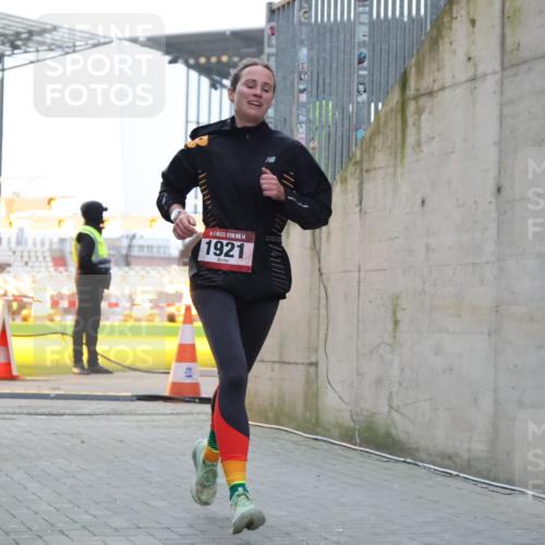 08.12.2024 - St. Pauli X-Mass-Run No. 14 H.Heesch http://msf.ph/oto/7487832 08.12.2024 09:52:32 Ziel 36, 44, 1921, 1921 meine-sportfotos.de