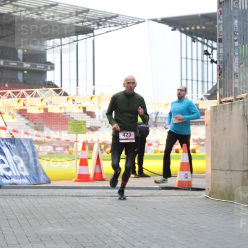 08.12.2024 - St. Pauli X-Mass-Run No. 14 H.Heesch http://msf.ph/oto/7487949 08.12.2024 09:52:46 Ziel 1921, 2832, 423, 2741, 3305 meine-sportfotos.de
