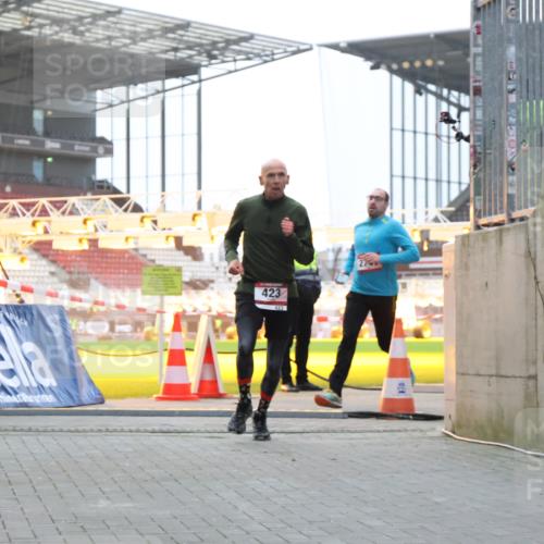 08.12.2024 - St. Pauli X-Mass-Run No. 14 H.Heesch http://msf.ph/oto/7487955 08.12.2024 09:52:46 Ziel 1921, 2832, 423, 2741, 3305 meine-sportfotos.de