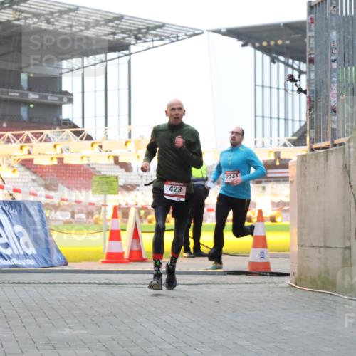08.12.2024 - St. Pauli X-Mass-Run No. 14 H.Heesch http://msf.ph/oto/7487959 08.12.2024 09:52:46 Ziel 1921, 2832, 423, 2741, 3305 meine-sportfotos.de