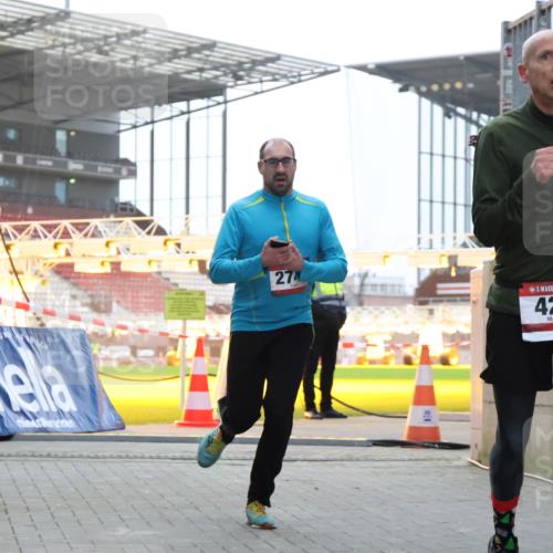 08.12.2024 - St. Pauli X-Mass-Run No. 14 H.Heesch http://msf.ph/oto/7488020 08.12.2024 09:52:48 Ziel 423, 2832, 423, 2741, 3305 meine-sportfotos.de