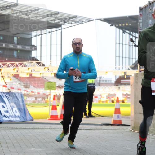 08.12.2024 - St. Pauli X-Mass-Run No. 14 H.Heesch http://msf.ph/oto/7488030 08.12.2024 09:52:48 Ziel 423, 2832, 423, 2741, 3305 meine-sportfotos.de
