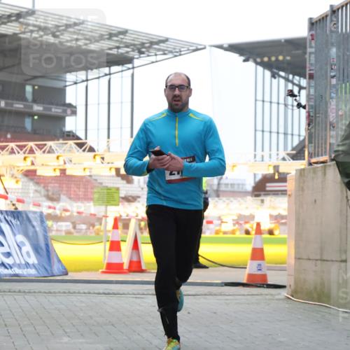 08.12.2024 - St. Pauli X-Mass-Run No. 14 H.Heesch http://msf.ph/oto/7488051 08.12.2024 09:52:48 Ziel 423, 2832, 423, 2741, 3305 meine-sportfotos.de
