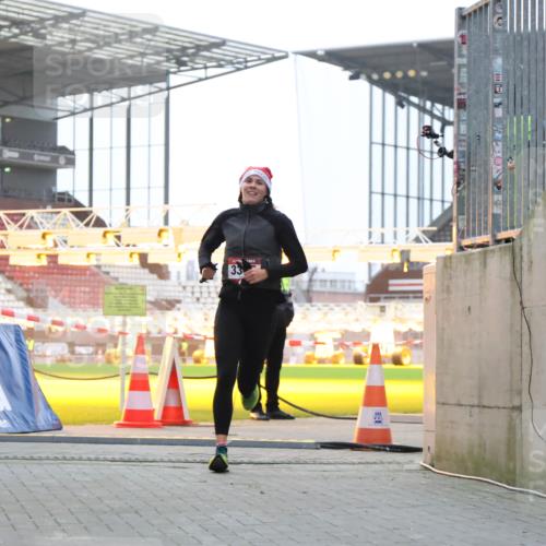 08.12.2024 - St. Pauli X-Mass-Run No. 14 H.Heesch http://msf.ph/oto/7488120 08.12.2024 09:52:51 Ziel 423, 2741, 2832, 2741, 3305 meine-sportfotos.de