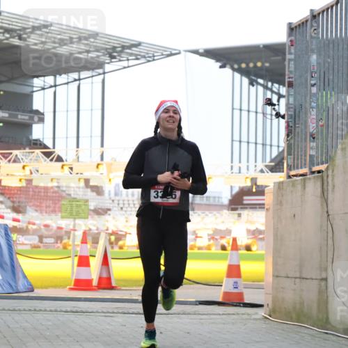 08.12.2024 - St. Pauli X-Mass-Run No. 14 H.Heesch http://msf.ph/oto/7488139 08.12.2024 09:52:52 Ziel 423, 2741, 2832, 3305, 3305 meine-sportfotos.de