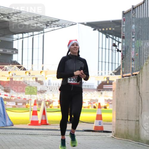 08.12.2024 - St. Pauli X-Mass-Run No. 14 H.Heesch http://msf.ph/oto/7488148 08.12.2024 09:52:52 Ziel 423, 2741, 2832, 3305, 3305 meine-sportfotos.de