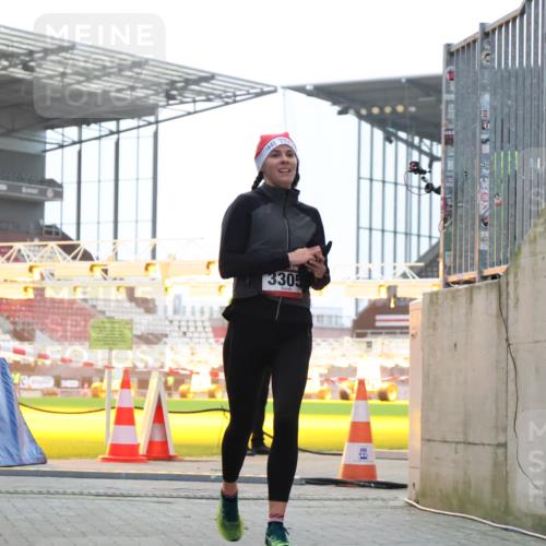 08.12.2024 - St. Pauli X-Mass-Run No. 14 H.Heesch http://msf.ph/oto/7488159 08.12.2024 09:52:52 Ziel 423, 2741, 2832, 3305, 3305 meine-sportfotos.de