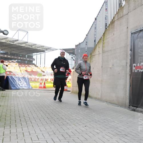 08.12.2024 - St. Pauli X-Mass-Run No. 14 H.Heesch http://msf.ph/oto/7488162 08.12.2024 10:03:16 Ziel 345, 349, 1018, 2426, 3104, 3105, 613, 630, 1219, 1958, 2213, 2265, 3039 meine-sportfotos.de