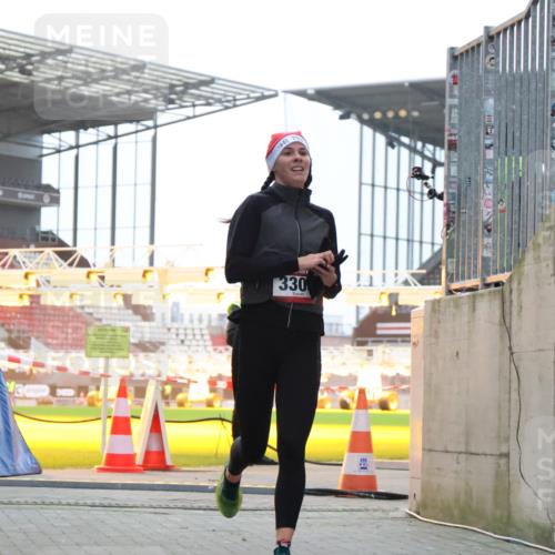 08.12.2024 - St. Pauli X-Mass-Run No. 14 H.Heesch http://msf.ph/oto/7488168 08.12.2024 09:52:52 Ziel 423, 2741, 2832, 3305, 3305 meine-sportfotos.de