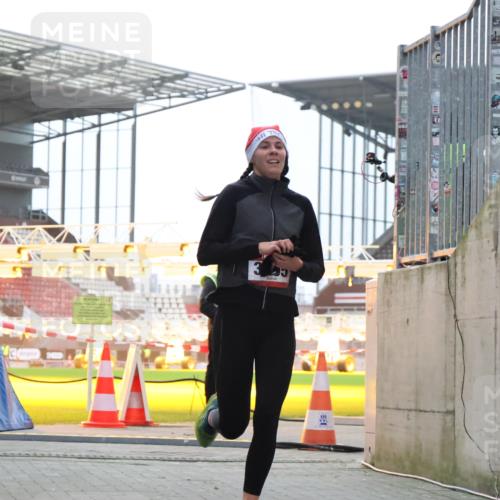 08.12.2024 - St. Pauli X-Mass-Run No. 14 H.Heesch http://msf.ph/oto/7488182 08.12.2024 09:52:52 Ziel 423, 2741, 2832, 3305, 3305 meine-sportfotos.de