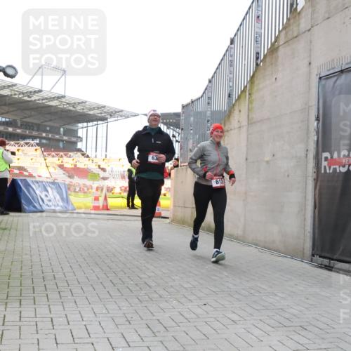 08.12.2024 - St. Pauli X-Mass-Run No. 14 H.Heesch http://msf.ph/oto/7488184 08.12.2024 10:03:17 Ziel 345, 349, 613, 1018, 2426, 3104, 3105, 613, 630, 1219, 1958, 2213, 2265, 3039 meine-sportfotos.de