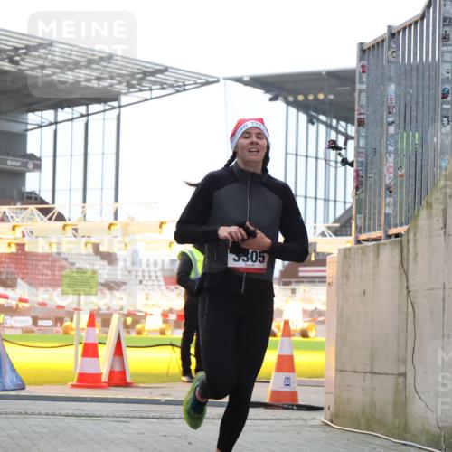 08.12.2024 - St. Pauli X-Mass-Run No. 14 H.Heesch http://msf.ph/oto/7488197 08.12.2024 09:52:52 Ziel 423, 2741, 2832, 3305, 3305 meine-sportfotos.de
