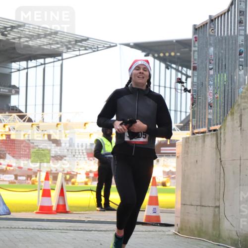 08.12.2024 - St. Pauli X-Mass-Run No. 14 H.Heesch http://msf.ph/oto/7488212 08.12.2024 09:52:52 Ziel 423, 2741, 2832, 3305, 3305 meine-sportfotos.de