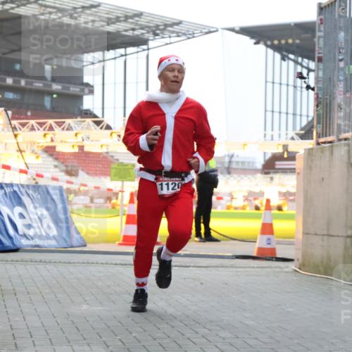 08.12.2024 - St. Pauli X-Mass-Run No. 14 H.Heesch http://msf.ph/oto/7488275 08.12.2024 09:53:11 Ziel 1120, 1120 meine-sportfotos.de