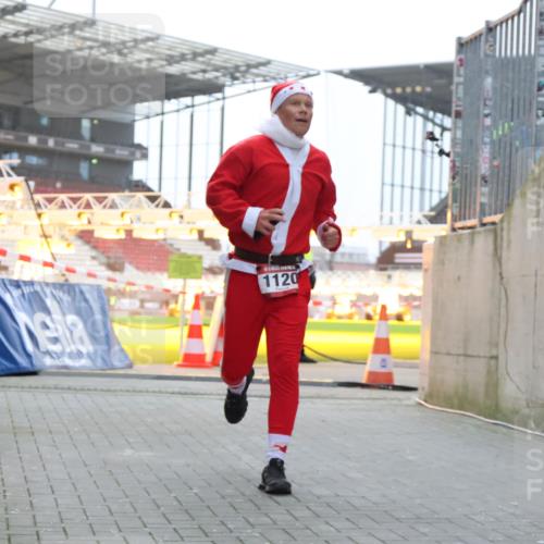 08.12.2024 - St. Pauli X-Mass-Run No. 14 H.Heesch http://msf.ph/oto/7488296 08.12.2024 09:53:11 Ziel 1120, 1120 meine-sportfotos.de