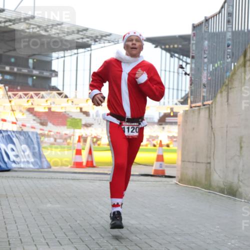 08.12.2024 - St. Pauli X-Mass-Run No. 14 H.Heesch http://msf.ph/oto/7488315 08.12.2024 09:53:11 Ziel 1120, 1120 meine-sportfotos.de