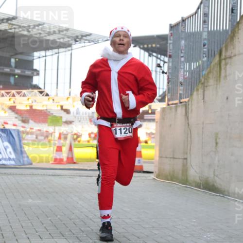 08.12.2024 - St. Pauli X-Mass-Run No. 14 H.Heesch http://msf.ph/oto/7488328 08.12.2024 09:53:11 Ziel 1120, 1120 meine-sportfotos.de
