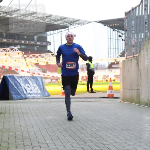 08.12.2024 - St. Pauli X-Mass-Run No. 14 H.Heesch http://msf.ph/oto/7488339 08.12.2024 09:53:32 Ziel 3307 meine-sportfotos.de