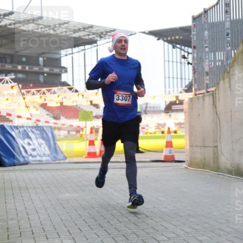 08.12.2024 - St. Pauli X-Mass-Run No. 14 H.Heesch http://msf.ph/oto/7488367 08.12.2024 09:53:33 Ziel 3307, 3307 meine-sportfotos.de