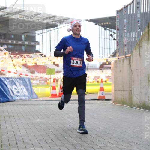 08.12.2024 - St. Pauli X-Mass-Run No. 14 H.Heesch http://msf.ph/oto/7488373 08.12.2024 09:53:33 Ziel 3307, 3307 meine-sportfotos.de