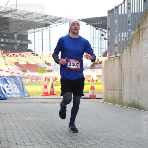 08.12.2024 - St. Pauli X-Mass-Run No. 14 H.Heesch http://msf.ph/oto/7488384 08.12.2024 09:53:33 Ziel 3307, 3307 meine-sportfotos.de