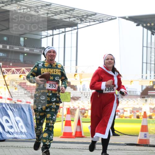 08.12.2024 - St. Pauli X-Mass-Run No. 14 H.Heesch http://msf.ph/oto/7488499 08.12.2024 10:03:28 Ziel 613, 630, 1219, 1958, 2213, 2265, 3039, 253, 406, 809, 1385 meine-sportfotos.de