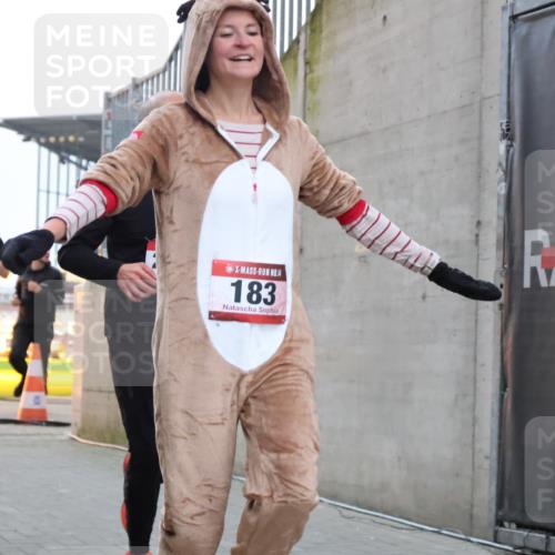 08.12.2024 - St. Pauli X-Mass-Run No. 14 H.Heesch http://msf.ph/oto/7488520 08.12.2024 09:53:43 Ziel 183, 2084, 3307, 183, 859, 2084, 2844, 3023 meine-sportfotos.de