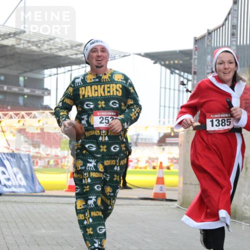 08.12.2024 - St. Pauli X-Mass-Run No. 14 H.Heesch http://msf.ph/oto/7488574 08.12.2024 10:03:30 Ziel 253, 613, 630, 1219, 1385, 1958, 2213, 2265, 3039, 253, 406, 809, 1385 meine-sportfotos.de