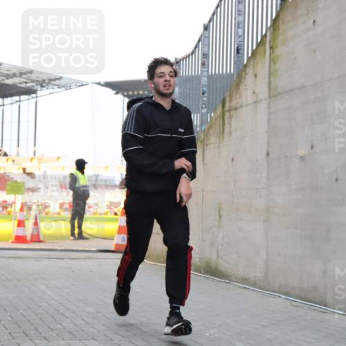 08.12.2024 - St. Pauli X-Mass-Run No. 14 H.Heesch http://msf.ph/oto/7488581 08.12.2024 09:53:45 Ziel 183, 2084, 3023, 3307, 859, 2844, 3023 meine-sportfotos.de